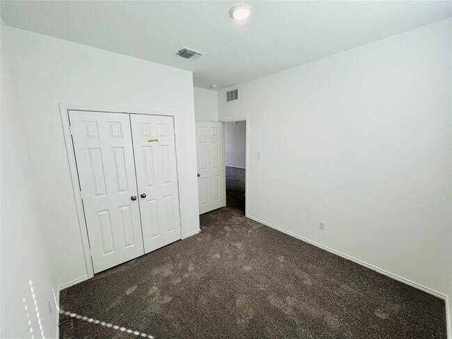 Building Photo - 125 Bennington Dr