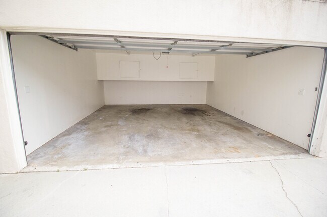 Private 2 Car Garage - 2116 Pullman Ln