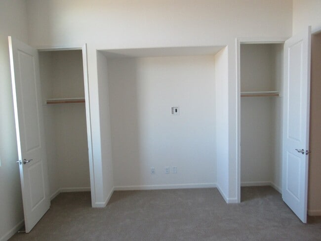 Building Photo - Stunning 3 Bed/3.5 Bath Townhome Walking Distance to BART