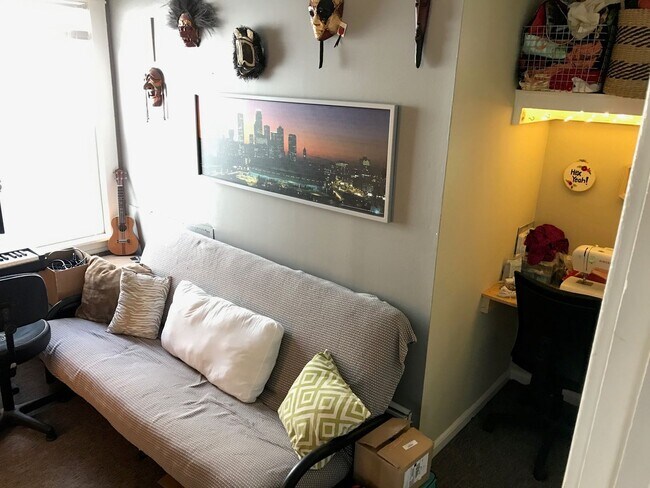 Building Photo - NE Duplex For Rent