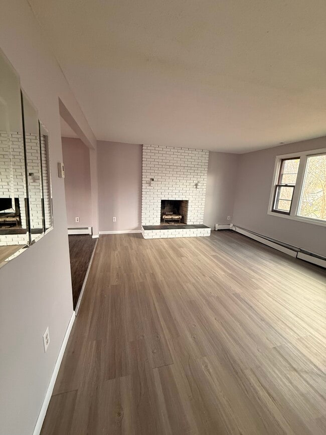 Building Photo - 606 Rye St