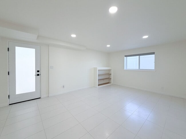 Building Photo - 500 Ocean Dr