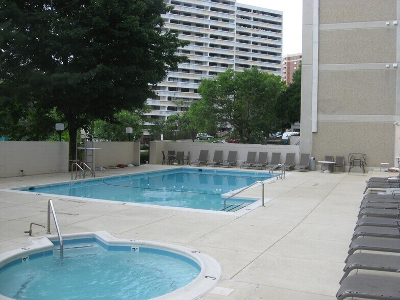 Building Photo - 5911 Edsall Rd., APT #705