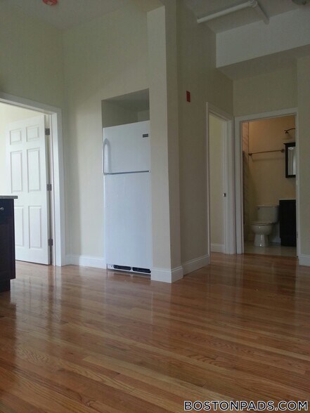 Building Photo - 84 Fenway