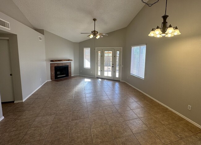 Building Photo - 3 Bedroom Home in Twelve Oaks II Community...