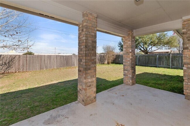 Building Photo - 2906 Greenlawn St