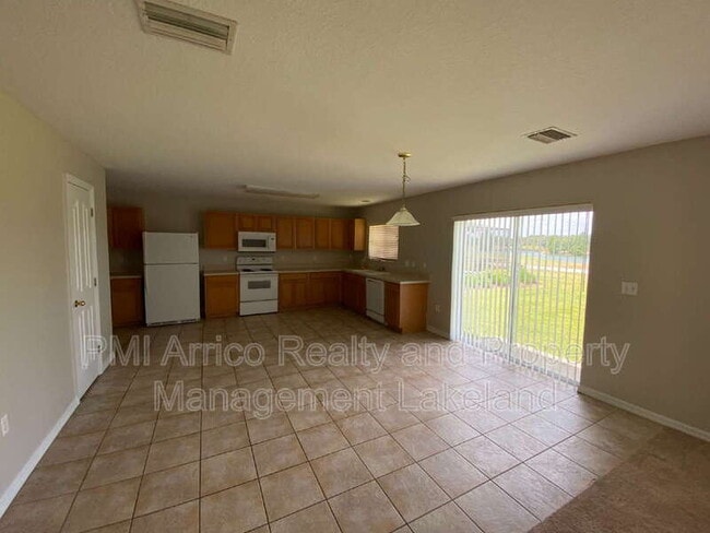 Building Photo - 6955 Lake Eaglebrooke Dr