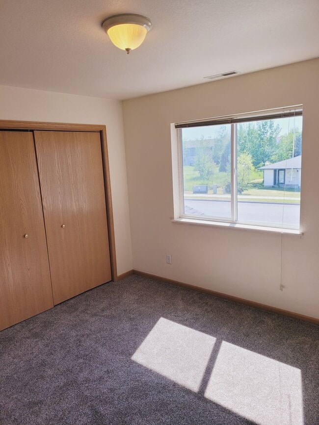 Building Photo - Charming 2-Bed in Central Bozeman