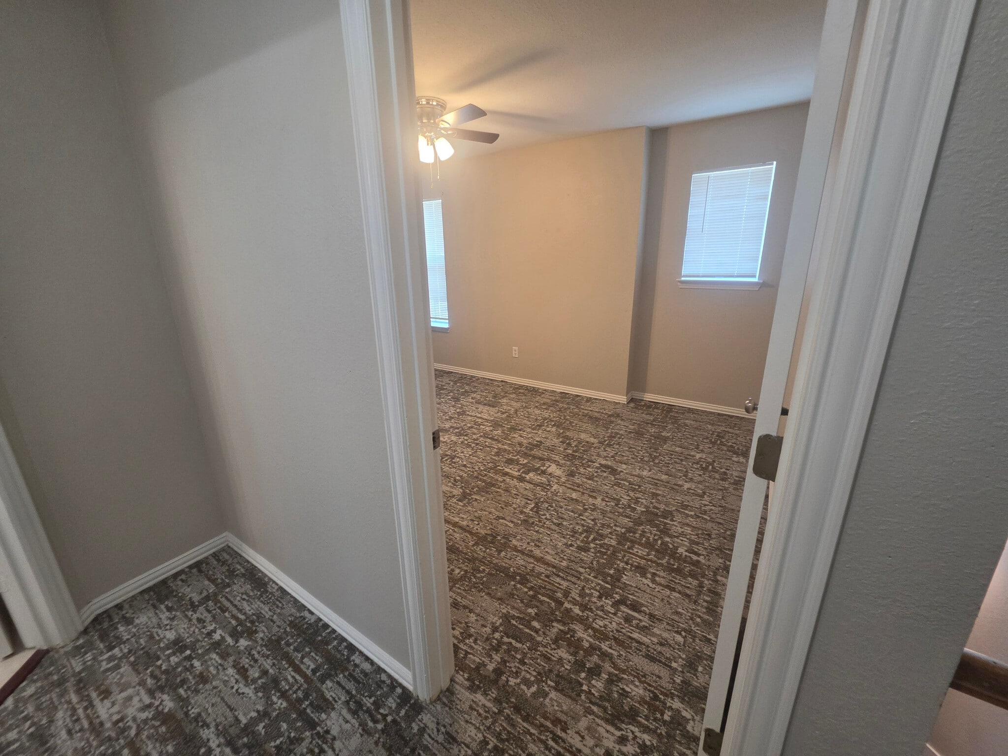 Building Photo - Room in Duplex on Arbor Ave