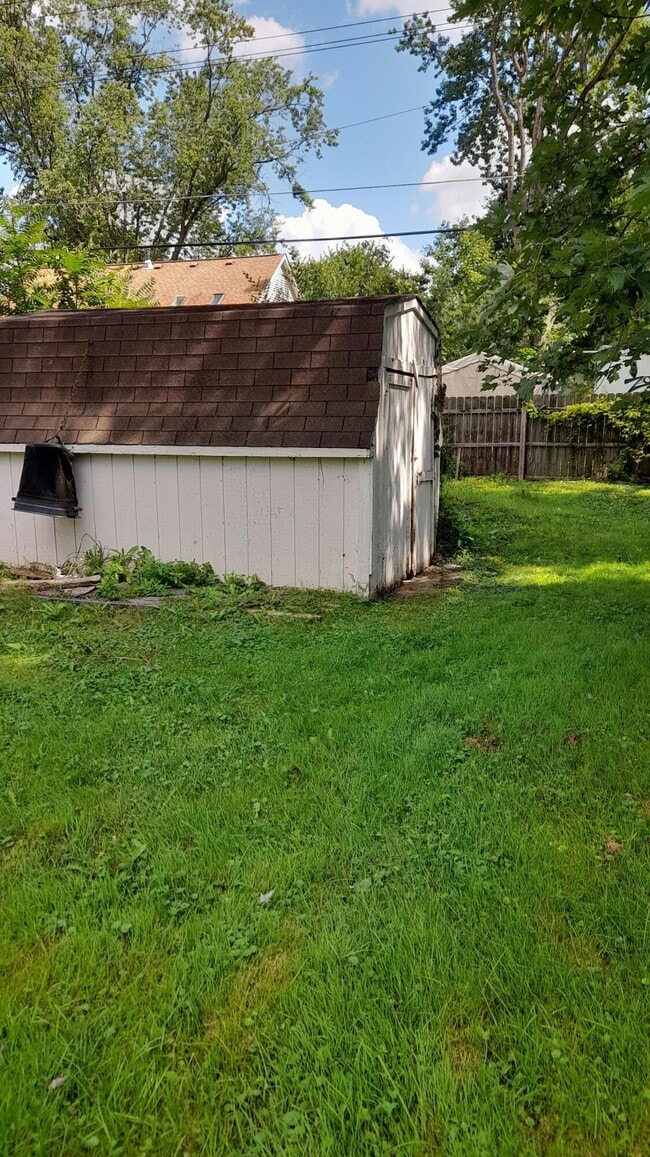 Building Photo - 23362 Springbrook Dr