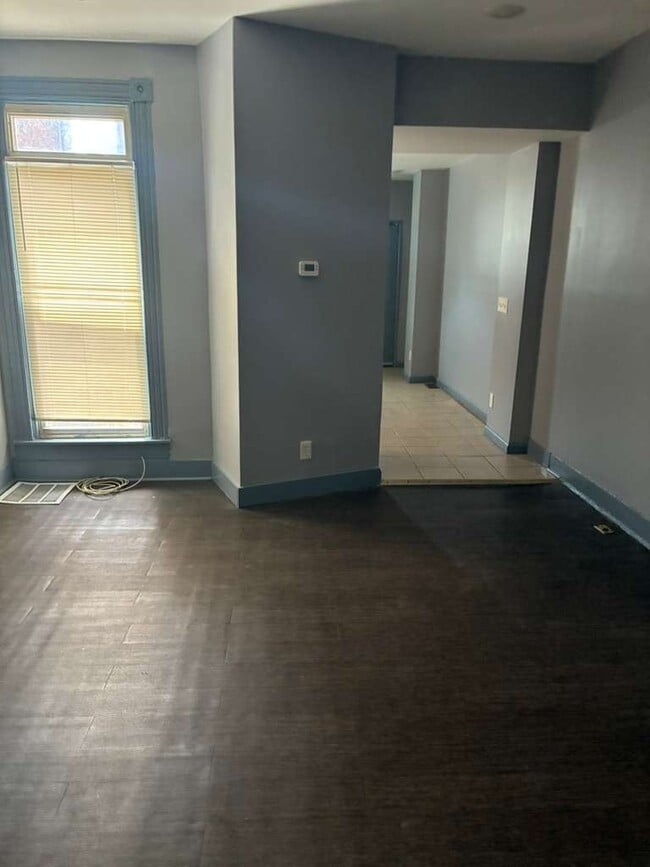 Building Photo - 2832 Parkwood Ave