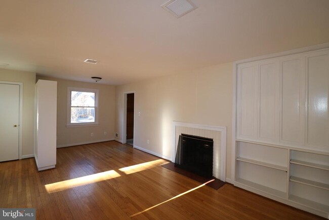 Building Photo - 4325 Maple Ave