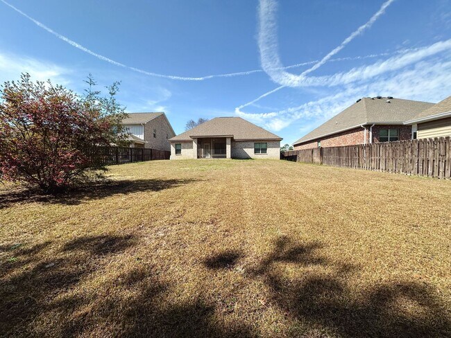 Building Photo - Well maintained 4 bedroom home with 2 car garage