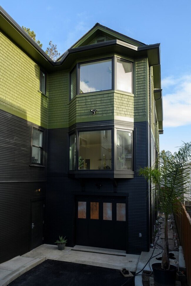 Building Photo - Viewing Schedule: Please call Shami at (415) 225-2543 to schedule a viewing.