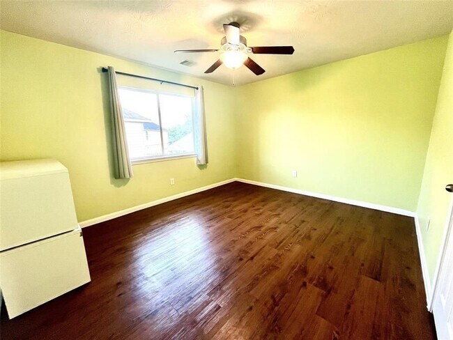 Building Photo - 19111 Canaras Ct