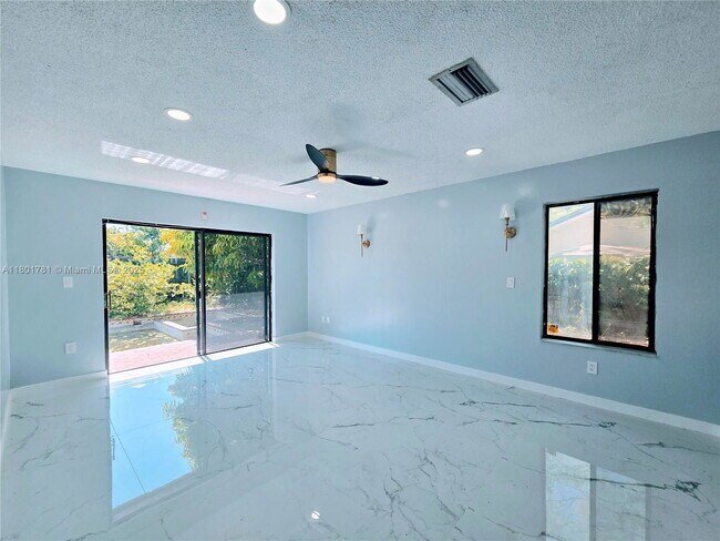 Building Photo - 20504 NE 9th Ct