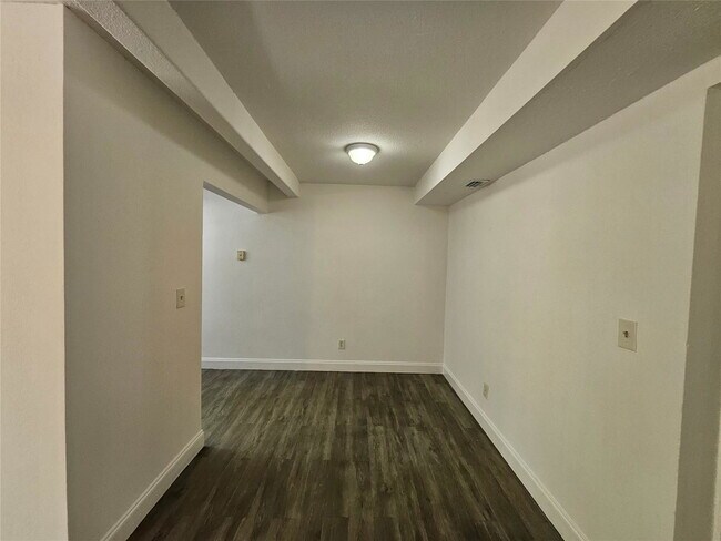 Building Photo - 1045 S Flagler Ave