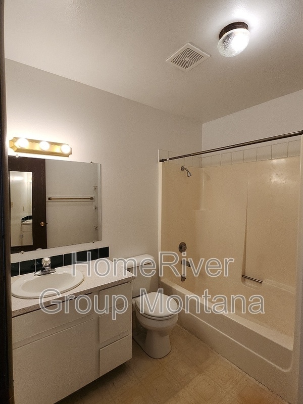 Building Photo - 913 Pattee Creek Dr
