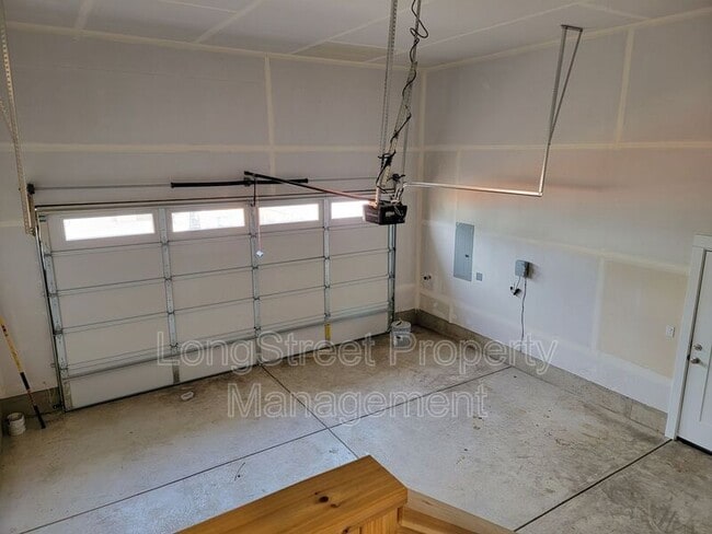 Building Photo - 5221 SW Hudson Ave