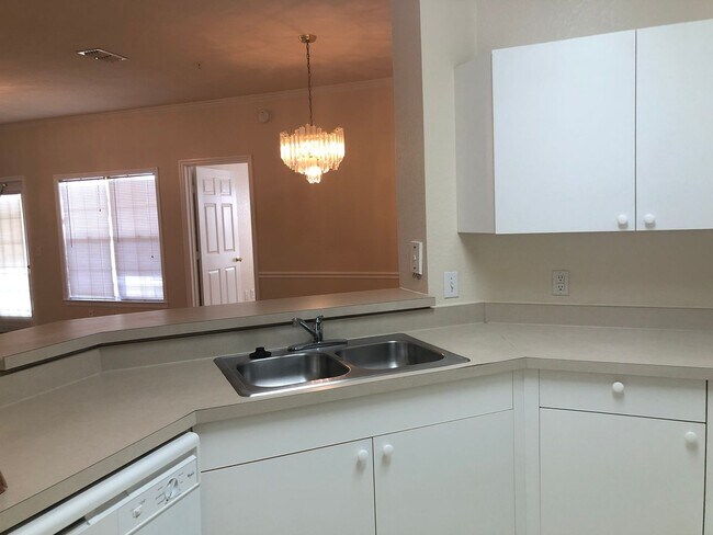 Building Photo - MOVE IN OCTOBER! 3rd floor 3BR/2BA Condo -...