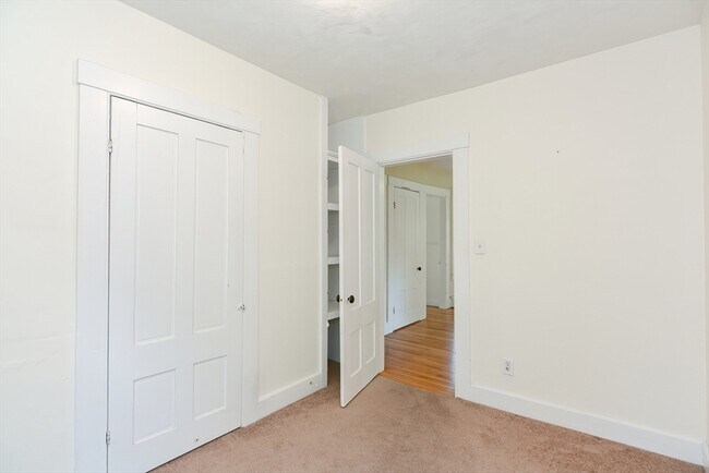 Building Photo - 118 Main St