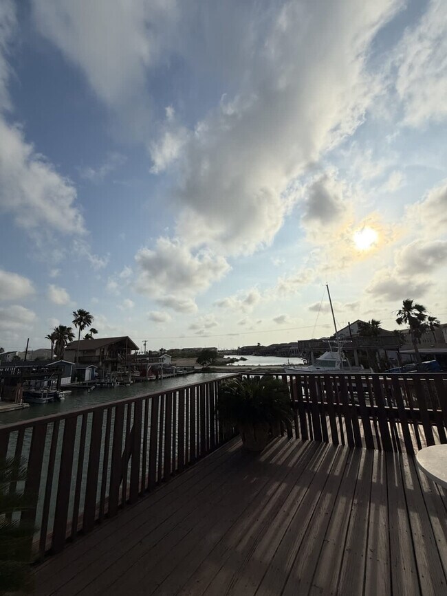 Building Photo - 1209 Pompano Ave