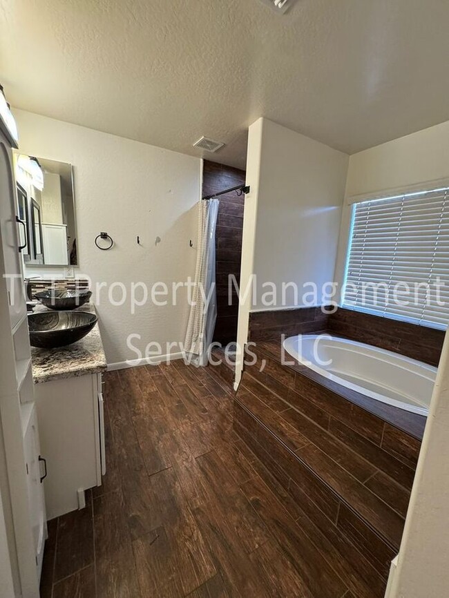 Building Photo - Remodeled 4 Bedroom Home in La Aldea