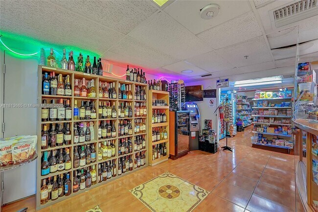 Building Photo - 7501 E Treasure Dr