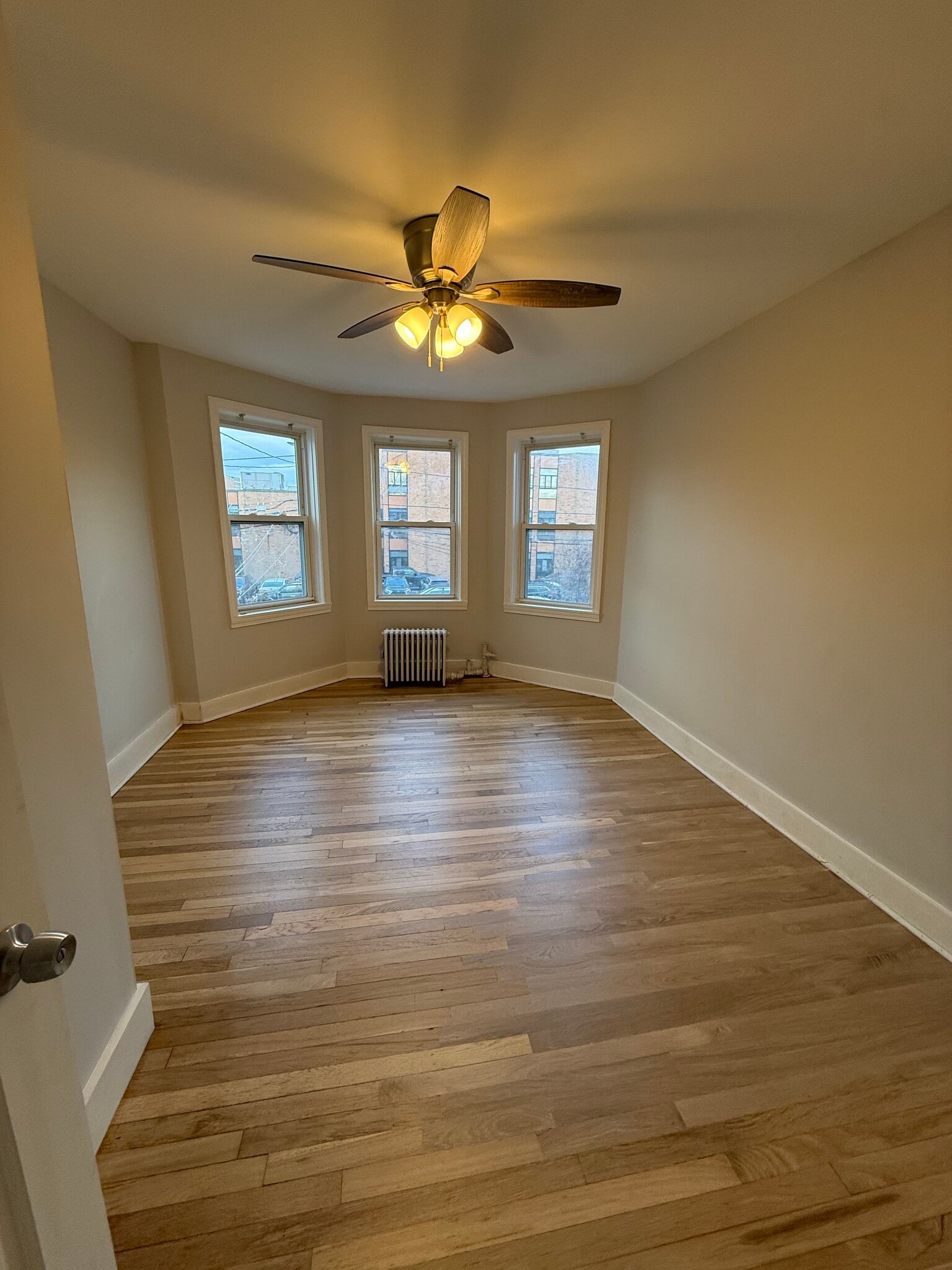 Building Photo - 13 Gladstone St