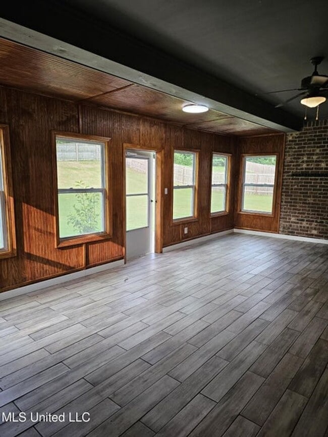 Building Photo - GARDENS AT SNOWDEN GROVE, 5 bedrooms!