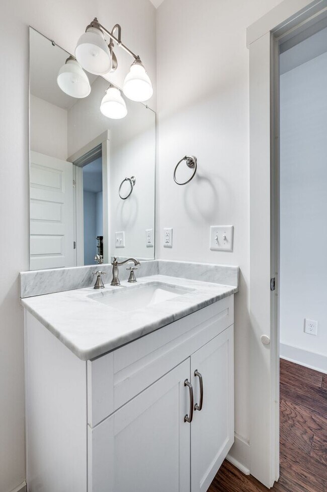 Building Photo - Beautiful 3BE/2.5BA by Invent Communities/...