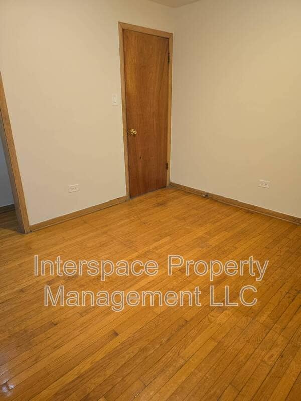 Building Photo - 10126 S Pulaski Rd