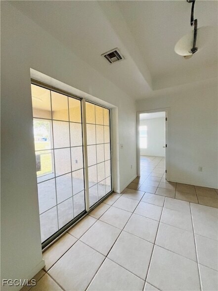 Building Photo - 3018 SE Santa Barbara Pl