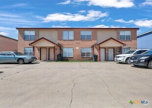 Building Photo - 1404 Dugger Cir