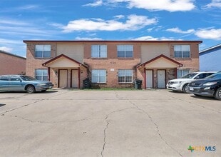 Building Photo - 1404 Dugger Cir