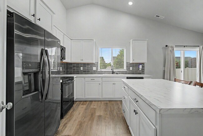 Building Photo - Charming Single-Level South Meridian