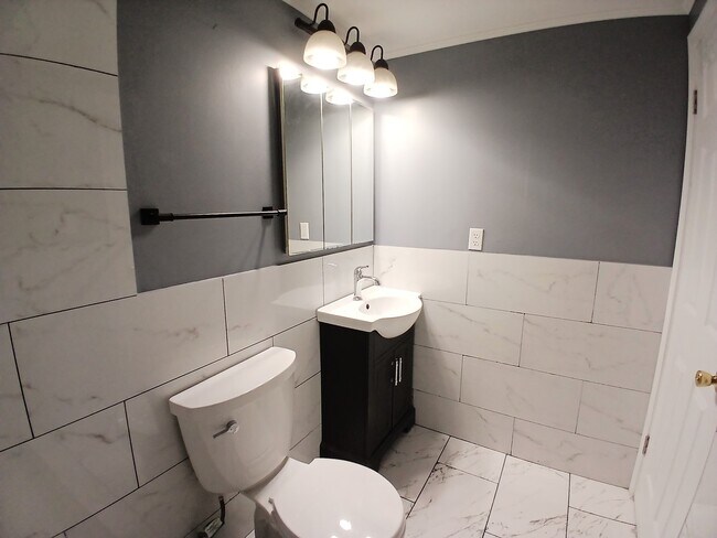Building Photo - 2300 Beau Monde Ln