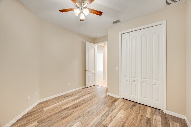 Building Photo - Beautiful 3/2 in desirable Stoneridge!