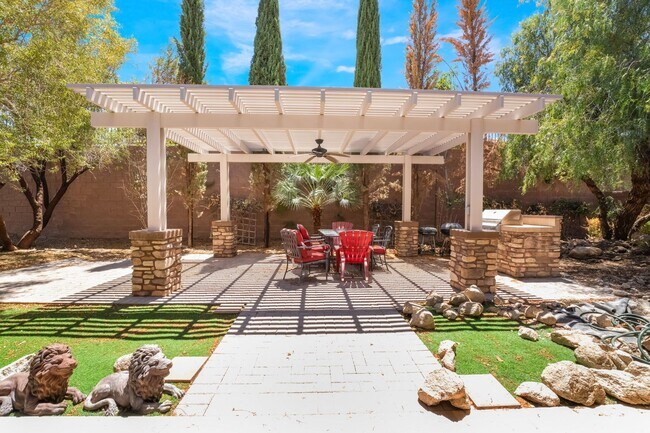 Building Photo - Elegant model home at Club Madeira!