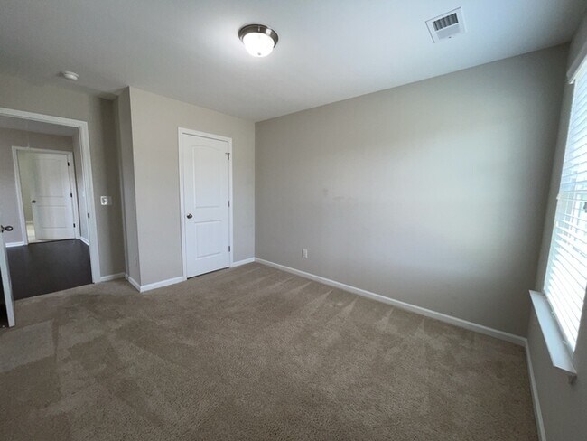 Building Photo - 131 Screech Dr