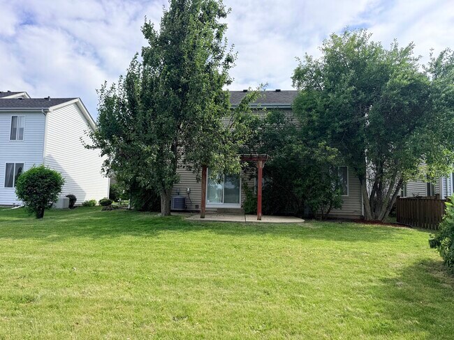 Building Photo - 14029 S Lakeridge Dr