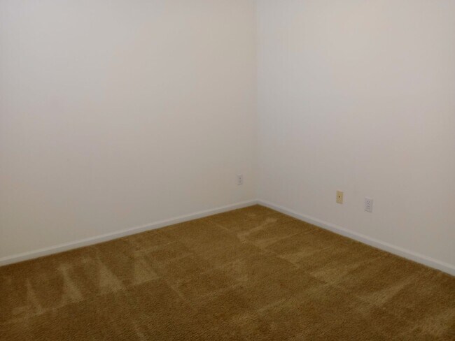 Building Photo - 1724-1726-1726 Louise Cir