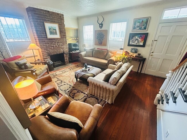 Building Photo - 425 Price St