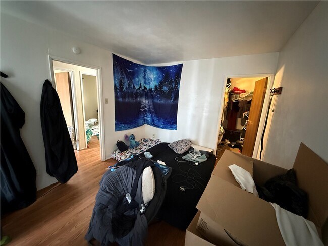 Building Photo - 1415 Wishart Pl