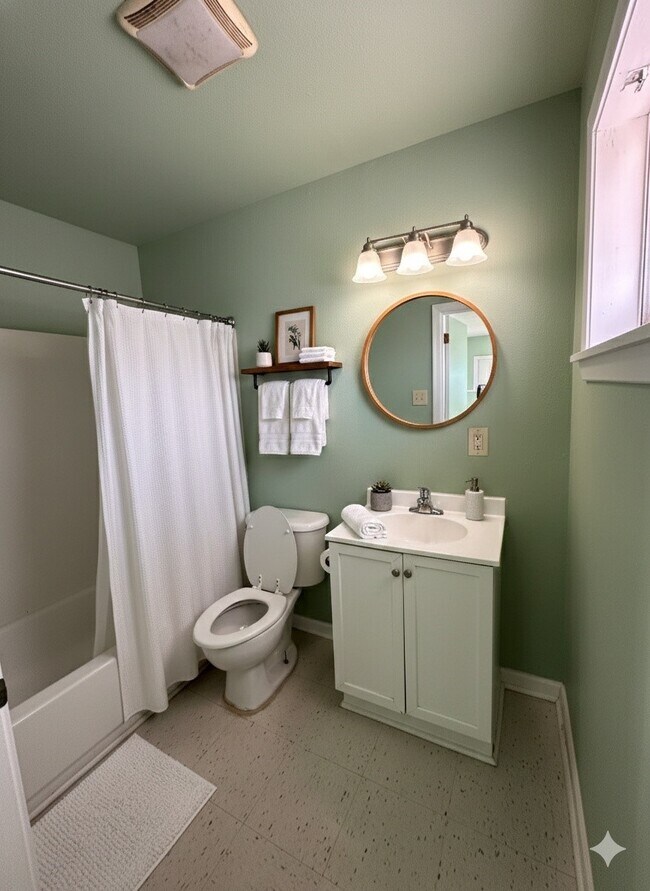 Building Photo - 516 Holiday Dr