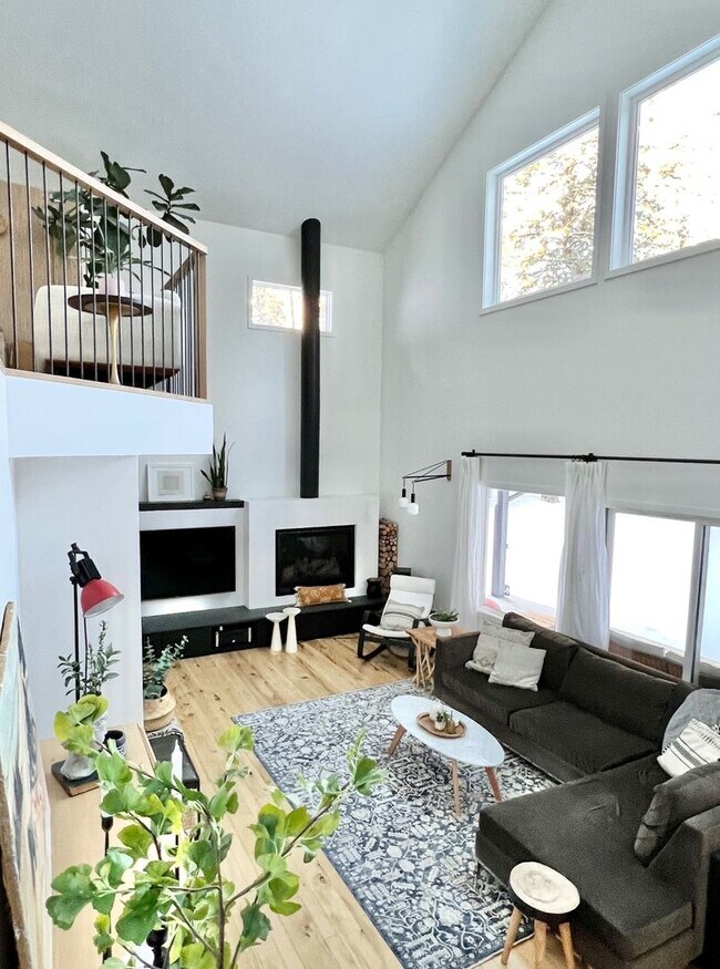 Building Photo - 3 Rivers - Wonderful 3 Bedroom home availa...