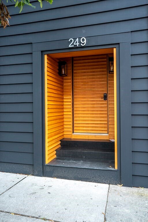 Building Photo - 249 Marion St