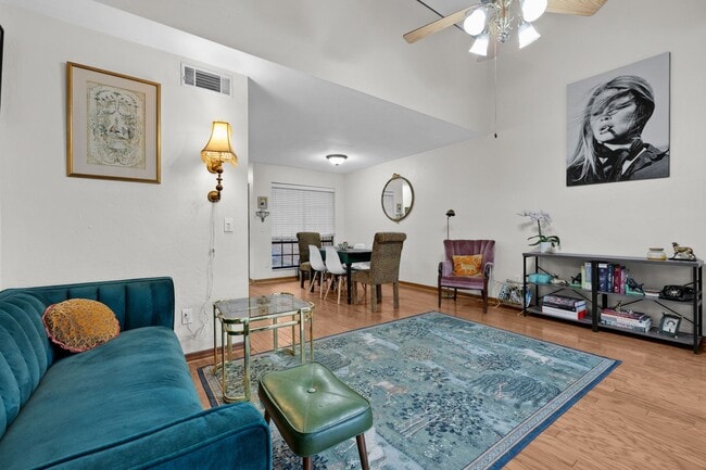 Building Photo - this well-maintained townhome features 2 bedrooms and 2 bathrooms