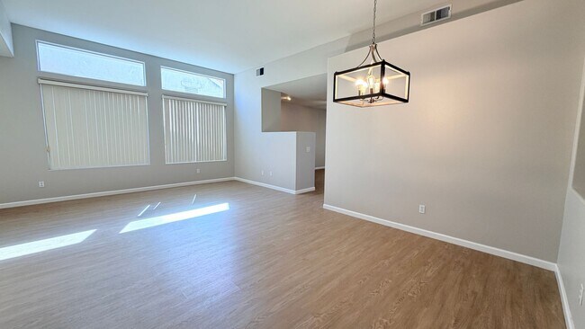 Building Photo - Beautiful 3 bedroom with AC in San Marcos
