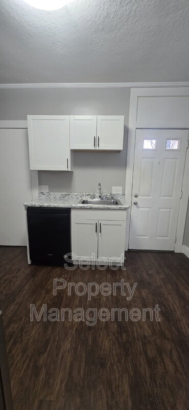 Building Photo - 224 Killea St